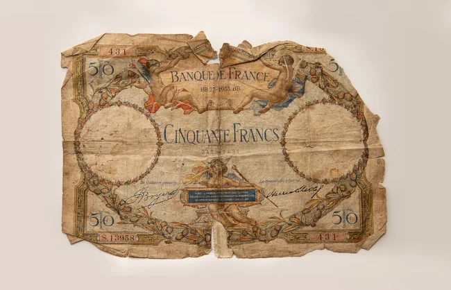 Très vieux billet de 50 francs. photo ©2023 Lionel Gibaudan